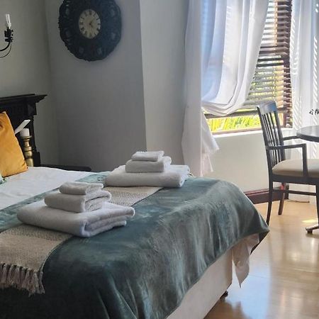 The Wooden Leg Guesthouse Kleinmond Exterior foto